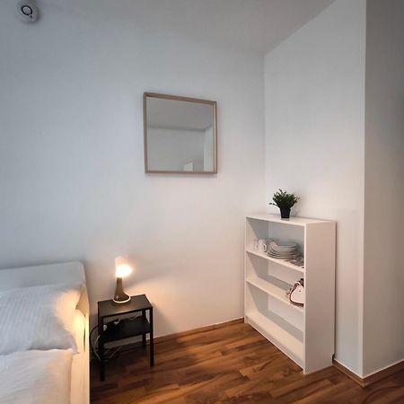 Zentral Gelegene Zimmer Mit Gemeinschaftsbad Und Kueche Hostel Nuremberg Luaran gambar