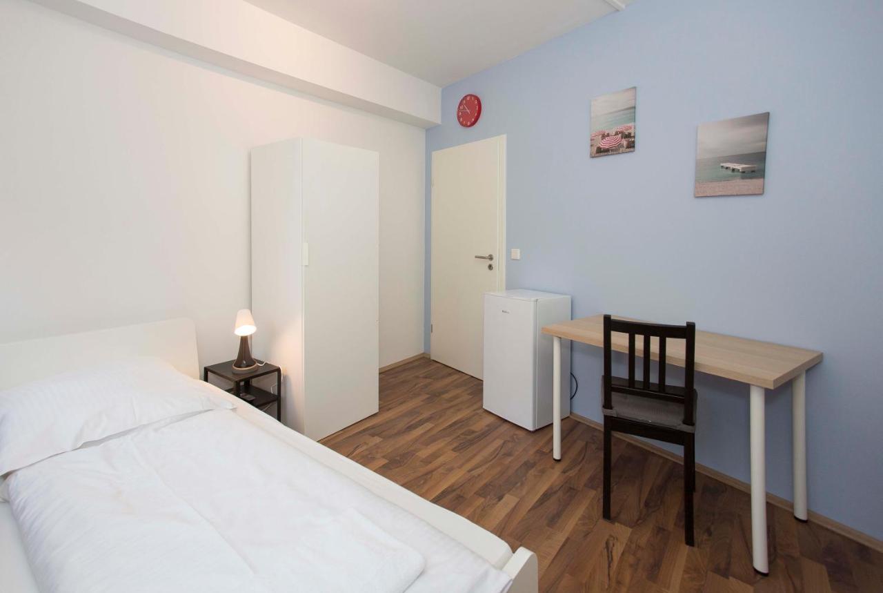 Zentral Gelegene Zimmer Mit Gemeinschaftsbad Und Kueche Hostel Nuremberg Luaran gambar