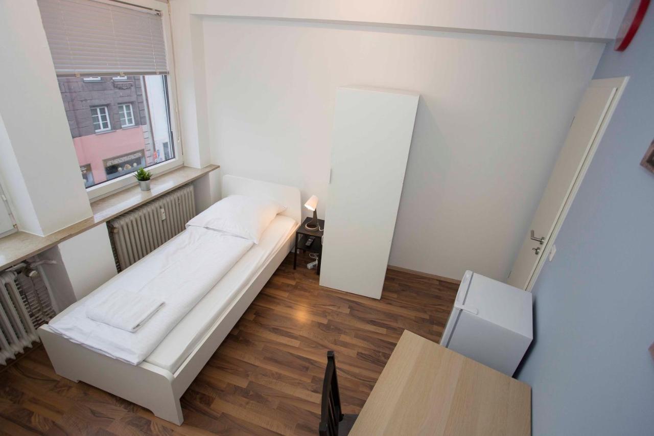 Zentral Gelegene Zimmer Mit Gemeinschaftsbad Und Kueche Hostel Nuremberg Luaran gambar