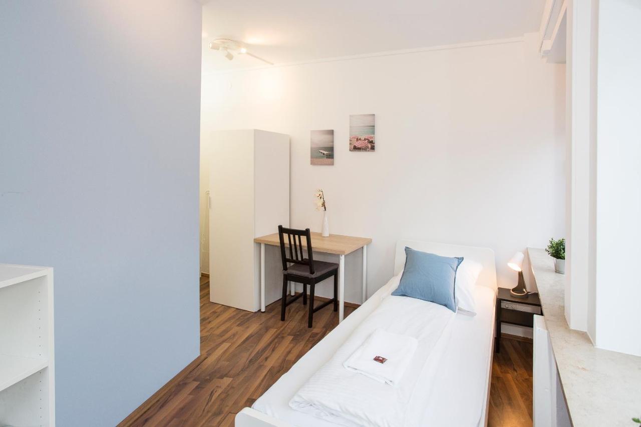 Zentral Gelegene Zimmer Mit Gemeinschaftsbad Und Kueche Hostel Nuremberg Luaran gambar