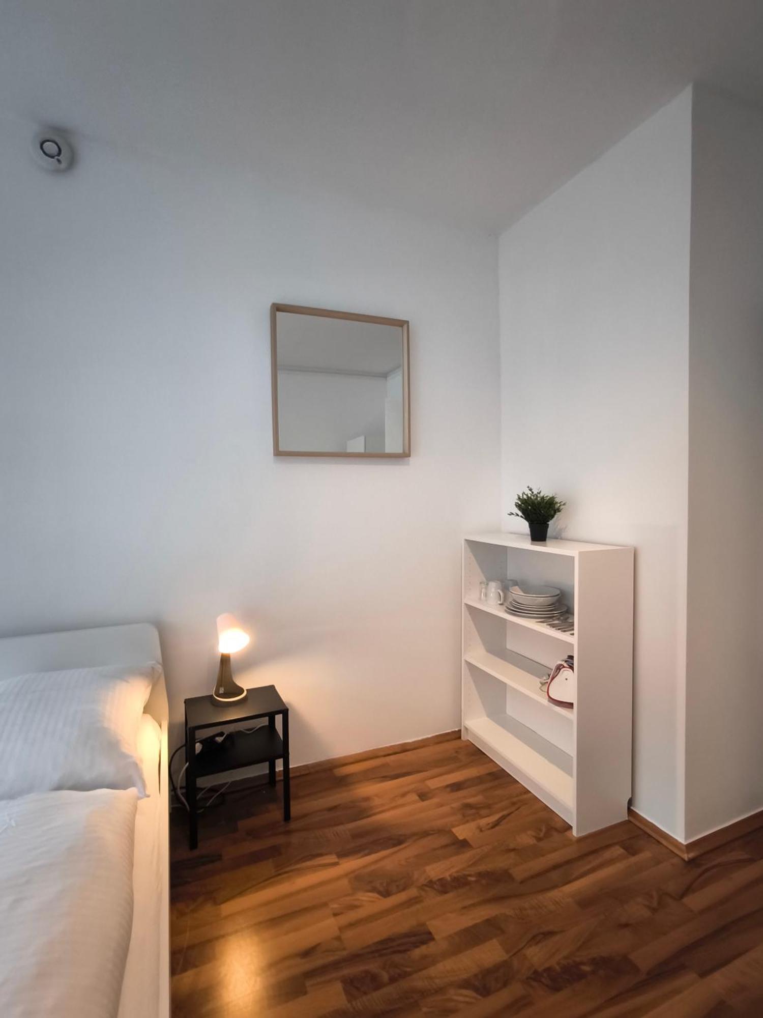 Zentral Gelegene Zimmer Mit Gemeinschaftsbad Und Kueche Hostel Nuremberg Luaran gambar