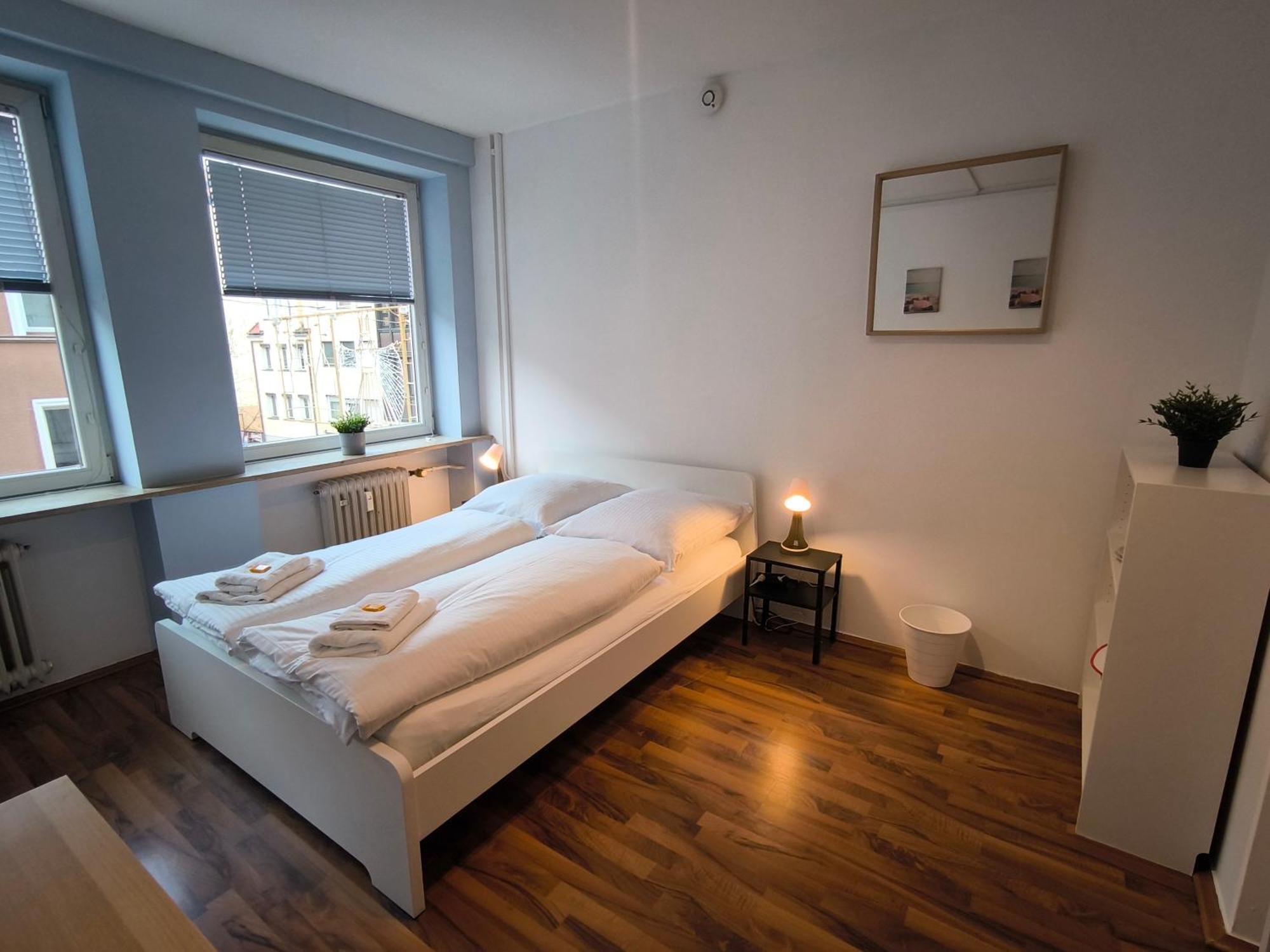 Zentral Gelegene Zimmer Mit Gemeinschaftsbad Und Kueche Hostel Nuremberg Luaran gambar